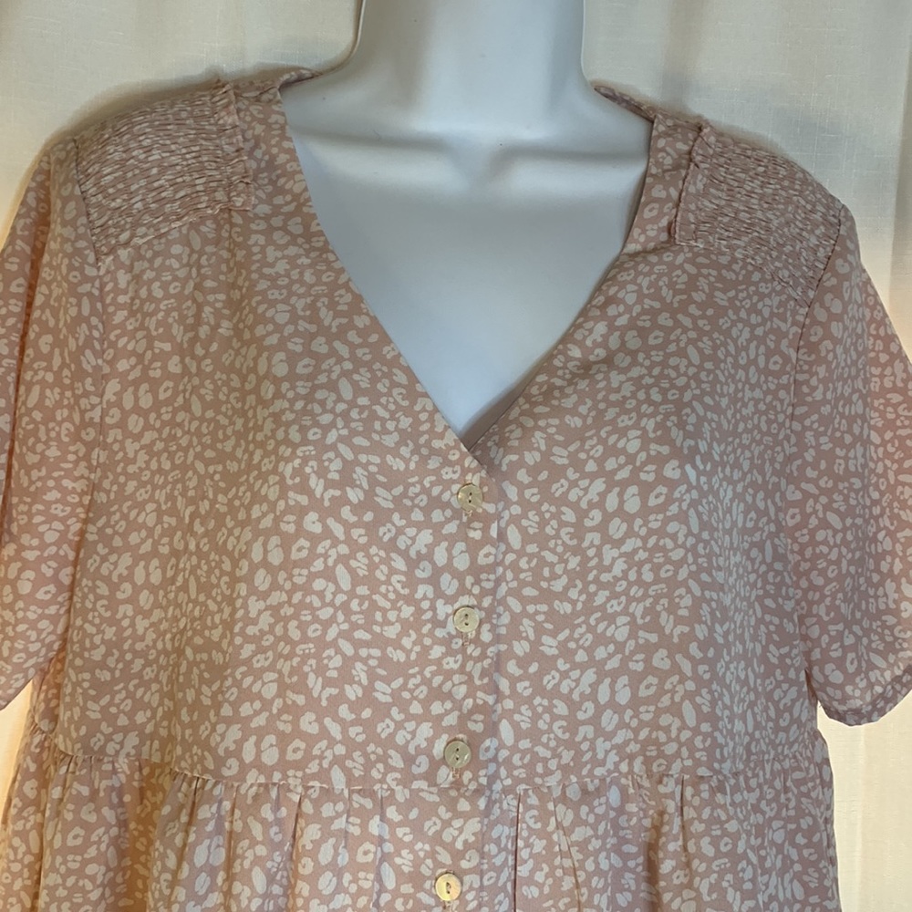 3/$20 JODIFL M Pink Layered Top - Picture 2 of 9
